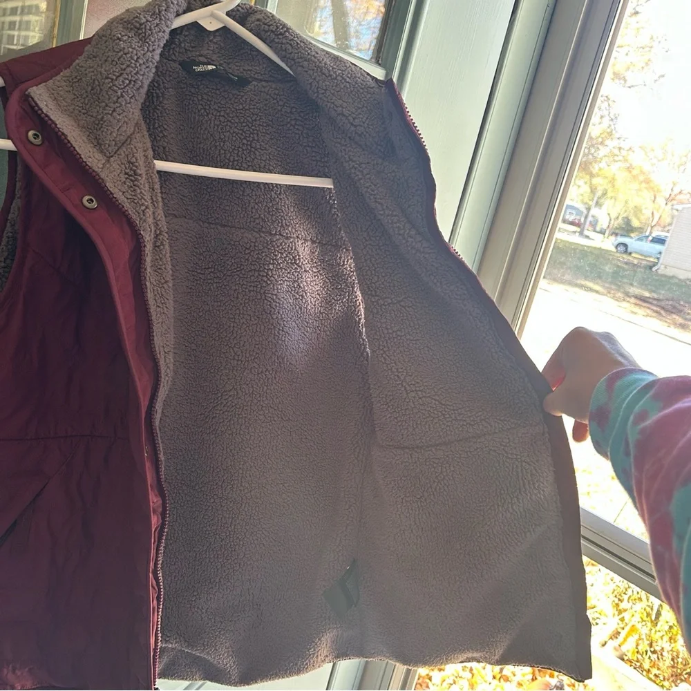 The North Face Puffer Vest Fuzzy Sherpa Outdoor Coat Water Repellent Burgundy S